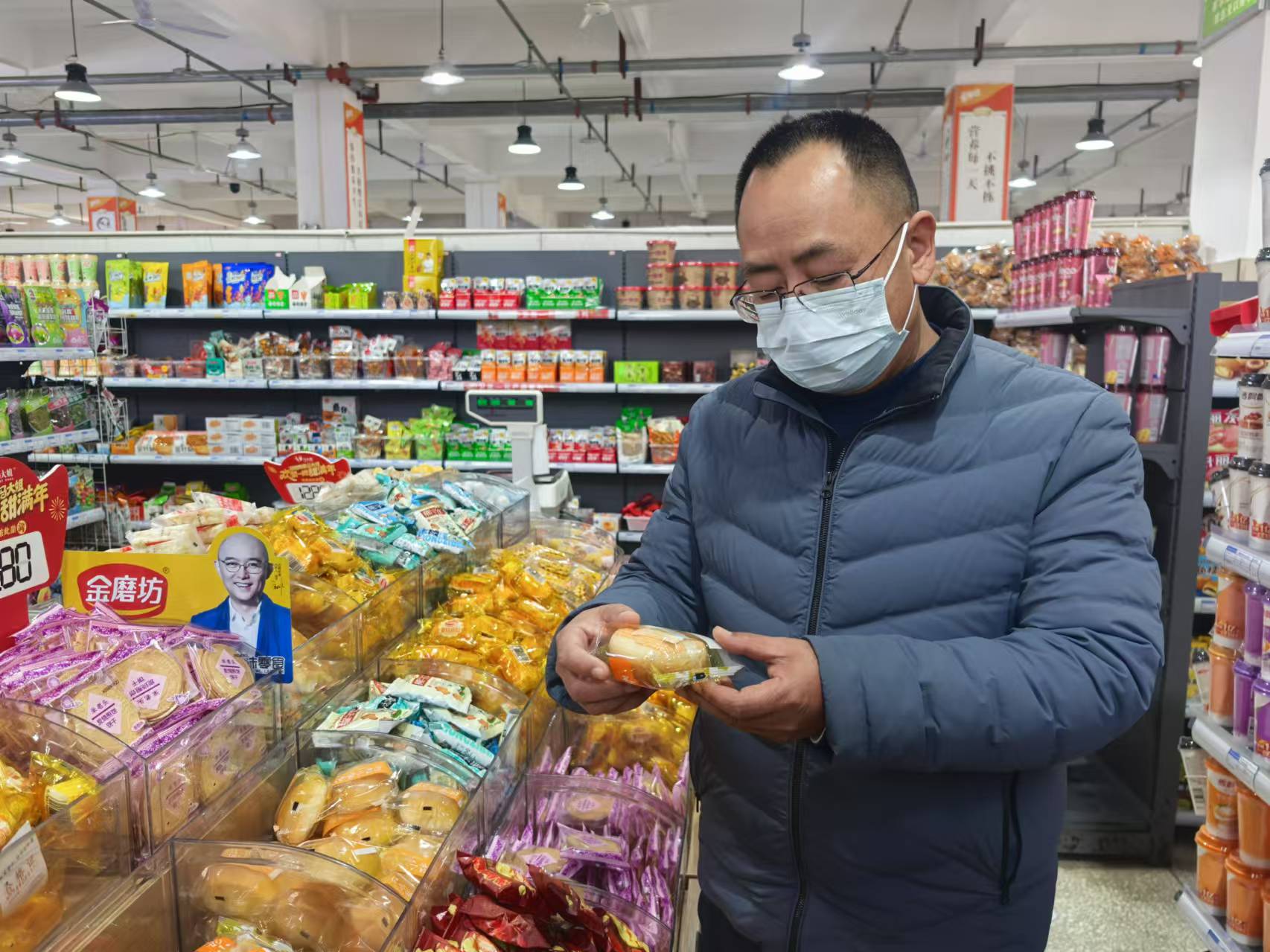 元旦将至后勤细查食品安全 岁末之时护师生饮食无忧